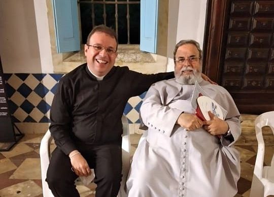 Padre Fabrício se encontra com padre Antônio Maria, em João Pessoa, e falam sobre evangelização