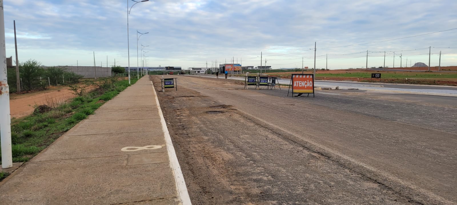 Após questionamentos de ouvintes, Secretaria de Infraesturura explica obras paralisadas da Alça Sudeste em Patos. Ouça;