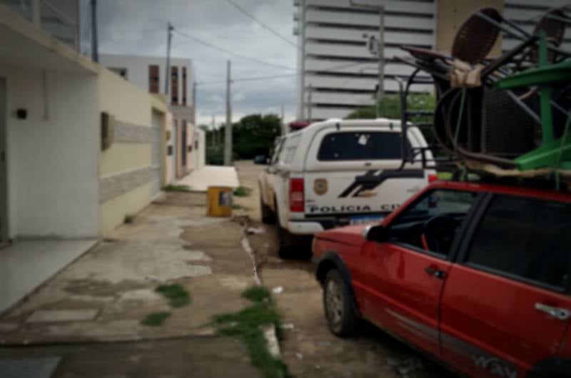 Vendedor de cadeiras é recebido com tiros ao realizar cobrança em casa de cliente, no Vale do Piancó