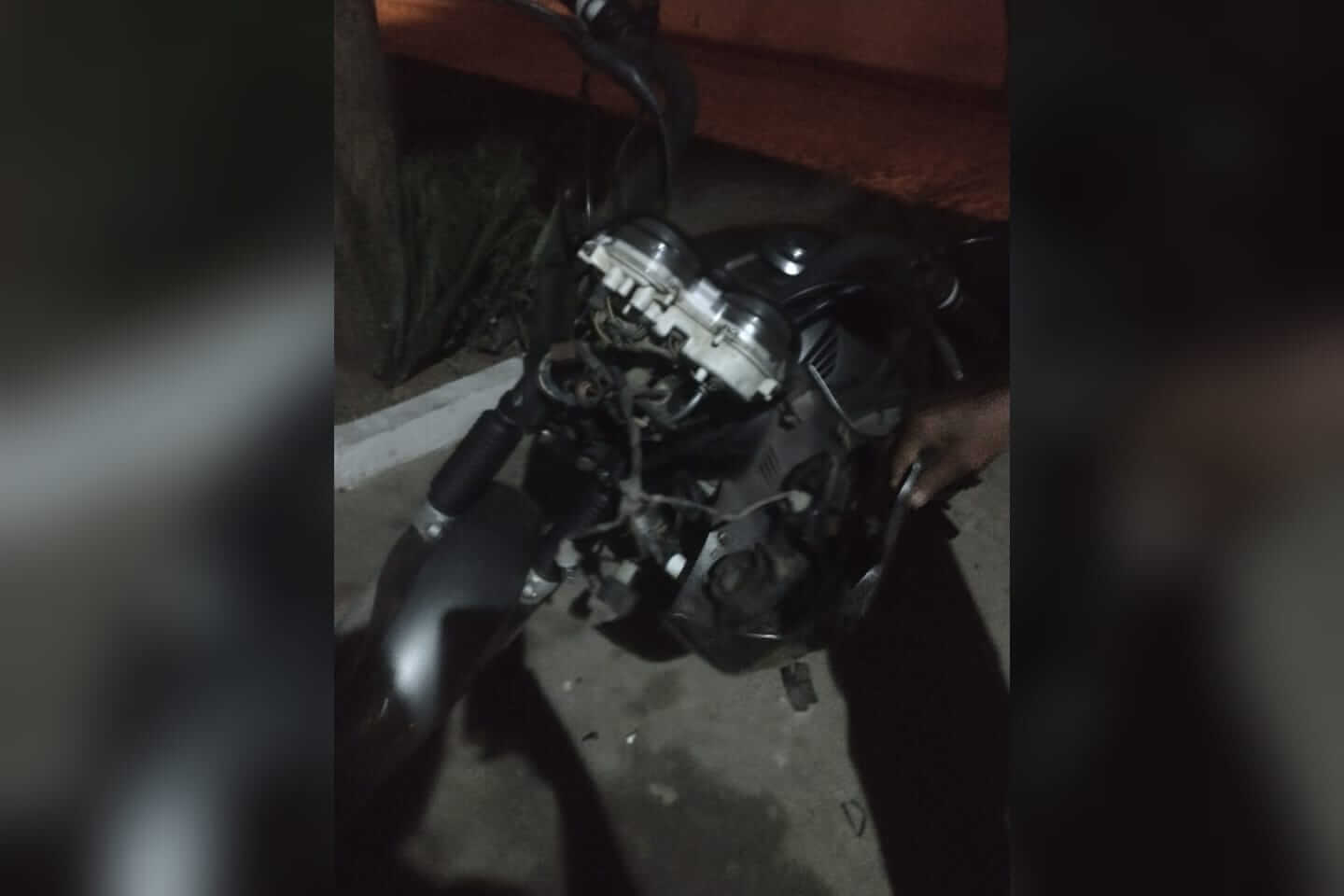 Internauta denuncia que jovens com problemas de esquizofrenia destruíram parcialmente motocicleta no bairro do Jatobá, em Patos