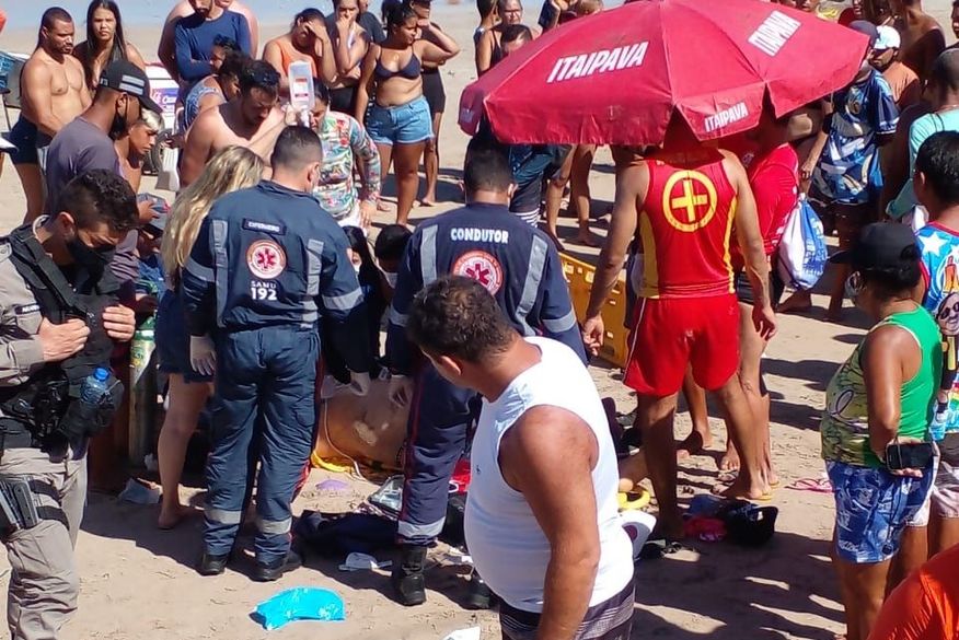 Homem é assassinado a tiros em plena praia na tarde deste domingo (09), em Cabedelo
