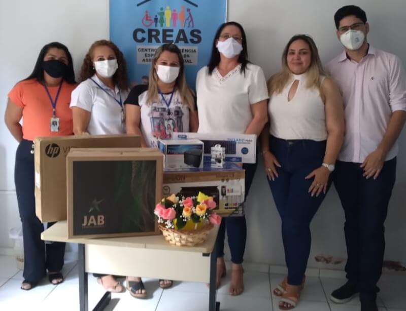 Prefeitura de Catingueira entrega notebook, computador e impressoras ao CREAS