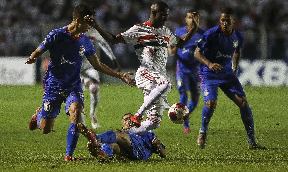 Copinha: São Paulo supera São Caetano por 2 a 1