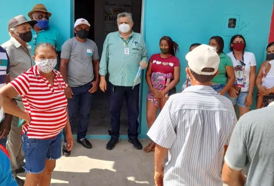 Agricultores de Cacimba de Areia retiram boletos para o recebimento do Garantia Safra