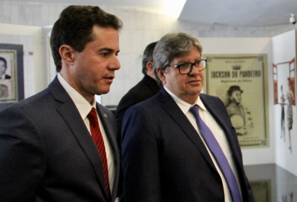 Veneziano se reúne com João Azevêdo e comunica decisão de disputar Governo do Estado