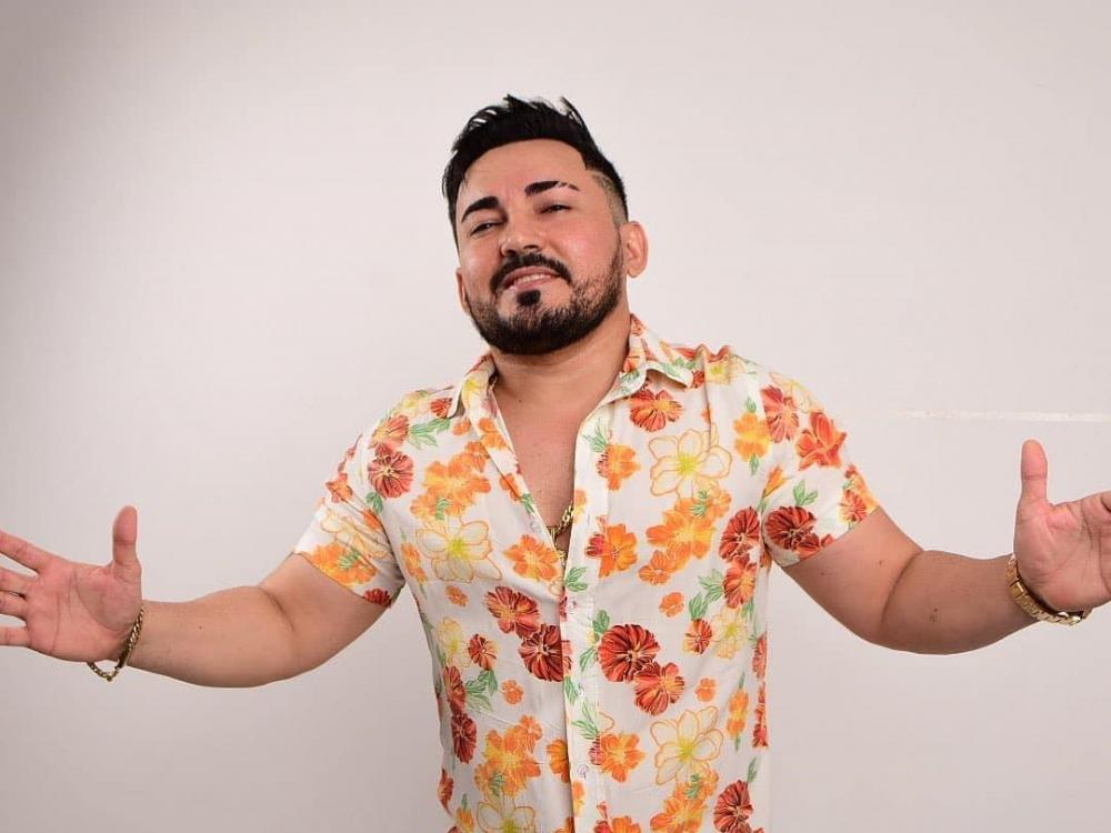 Cantor Wandy Soares, ex-Mulher Chorona, é agredido com copo de vidro na cabeça após desentendimento durante bebedeira, em Catingueira