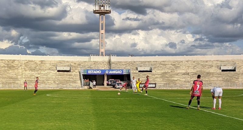 Treze e São Paulo Crystal empatam amistoso de olho no Paraibano