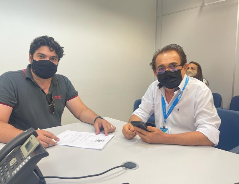 Prefeito de São José do Bonfim assina convênio para pavimentação de ruas no município