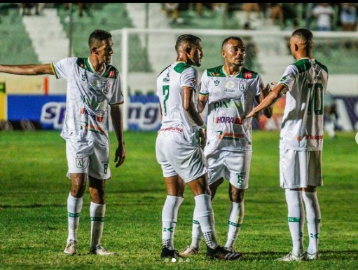 Sousa pode ganhar dois reforços para jogo contra o Fortaleza-CE