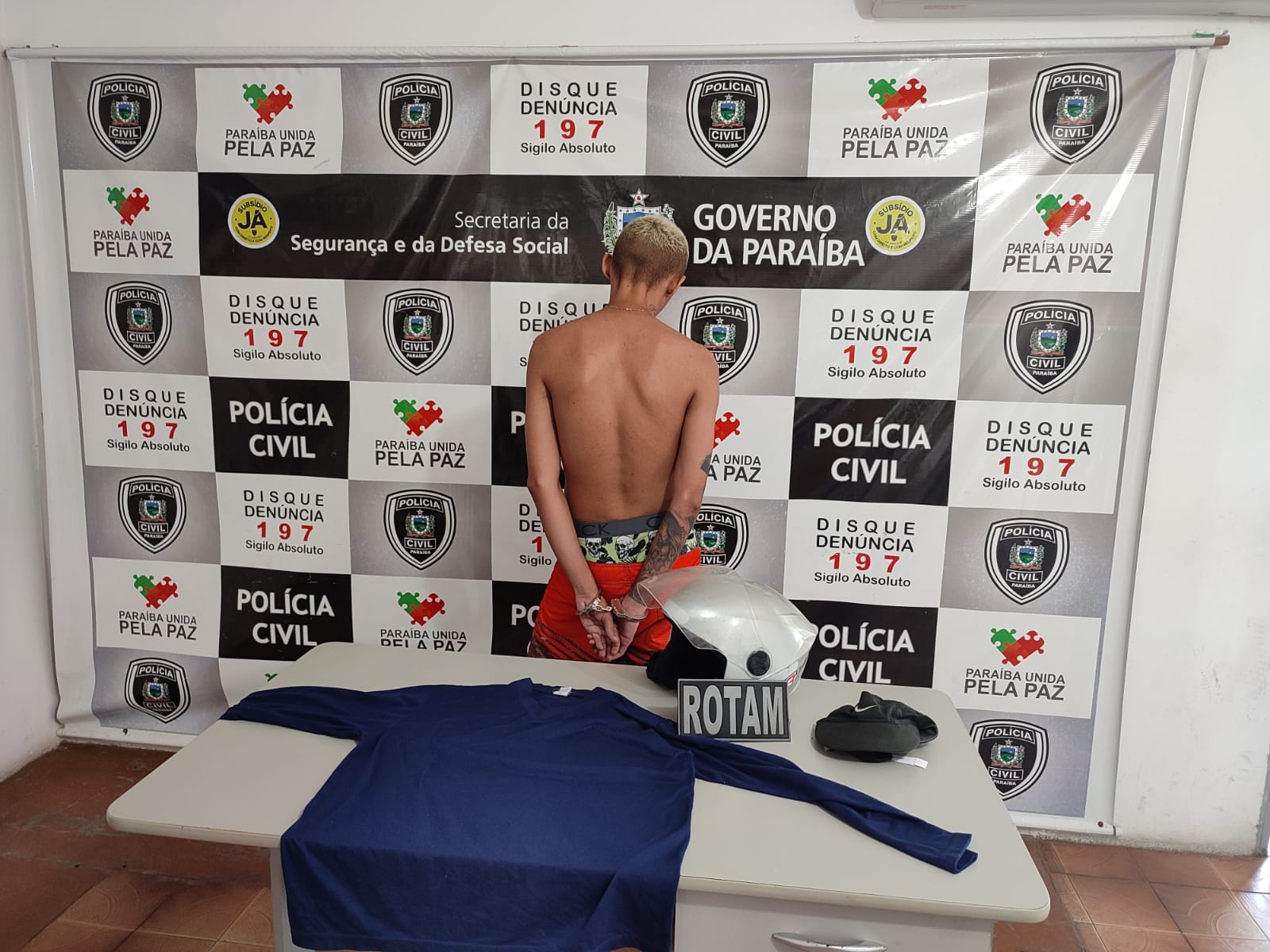 Polícia Civil e Polícia Militar prendem um dos suspeitos de praticar roubos na cidade de Patos/PB