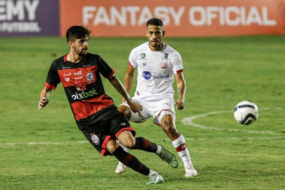 Campinense enfrenta o Bahia no estádio Amigão, em Campina Grande