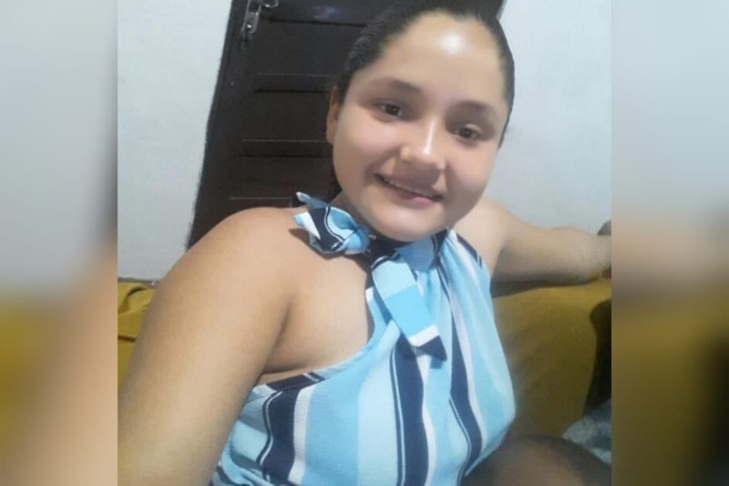 Mulher é morta com 11 facadas na frente do filho de cinco anos