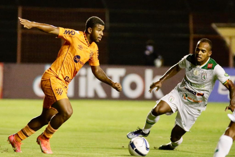 Sousa luta muito, mas perde para o Sport-PE pelo Nordestão