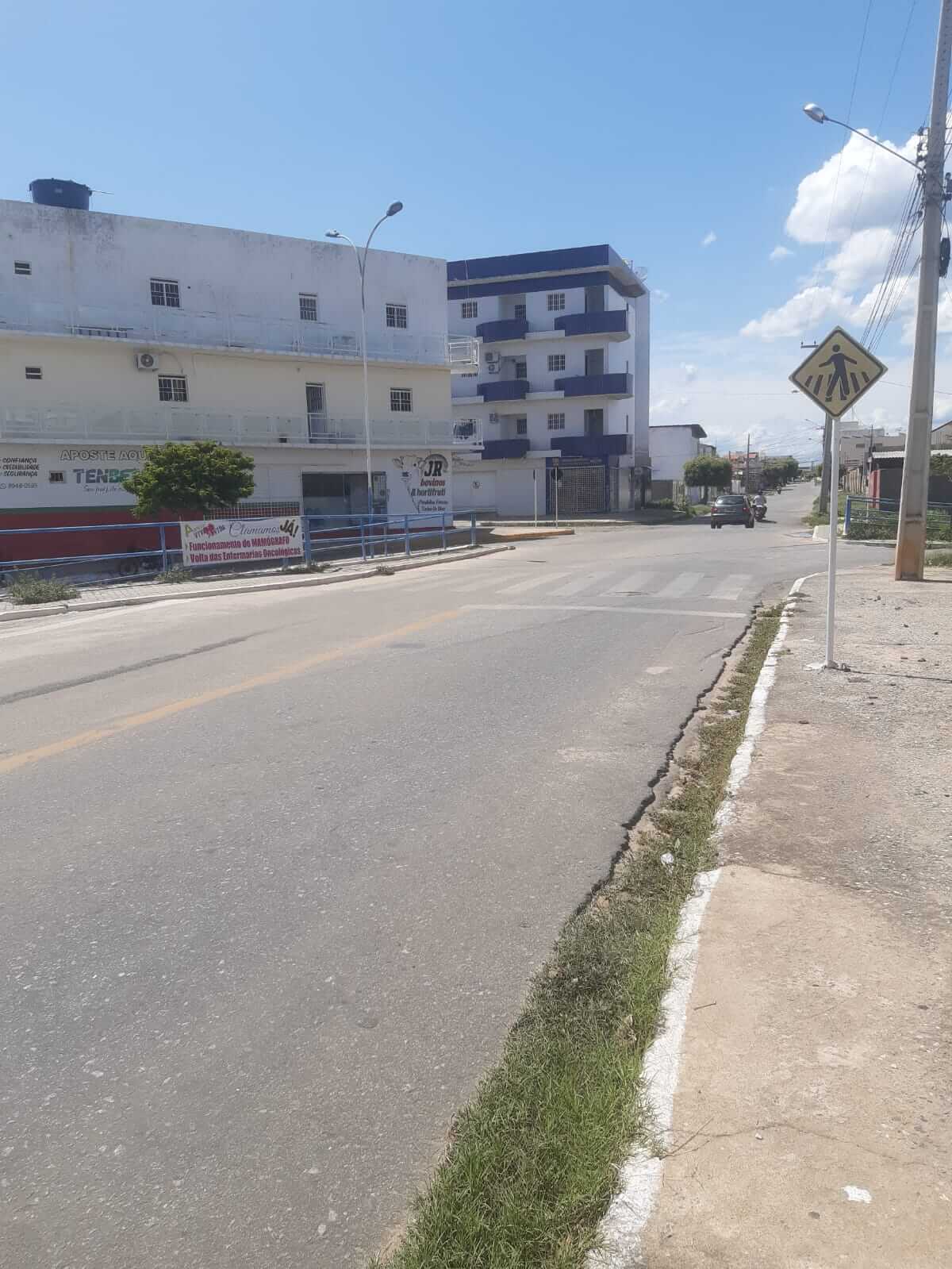 Internauta denuncia faixa de pedestres apagada em avenida no bairro Novo Horizonte, em Patos, e pede providências por parte da STTrans. Órgão se pronuncia