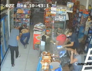 Homens armados assaltam mercadinho em plena luz do dia, na cidade de Piancó