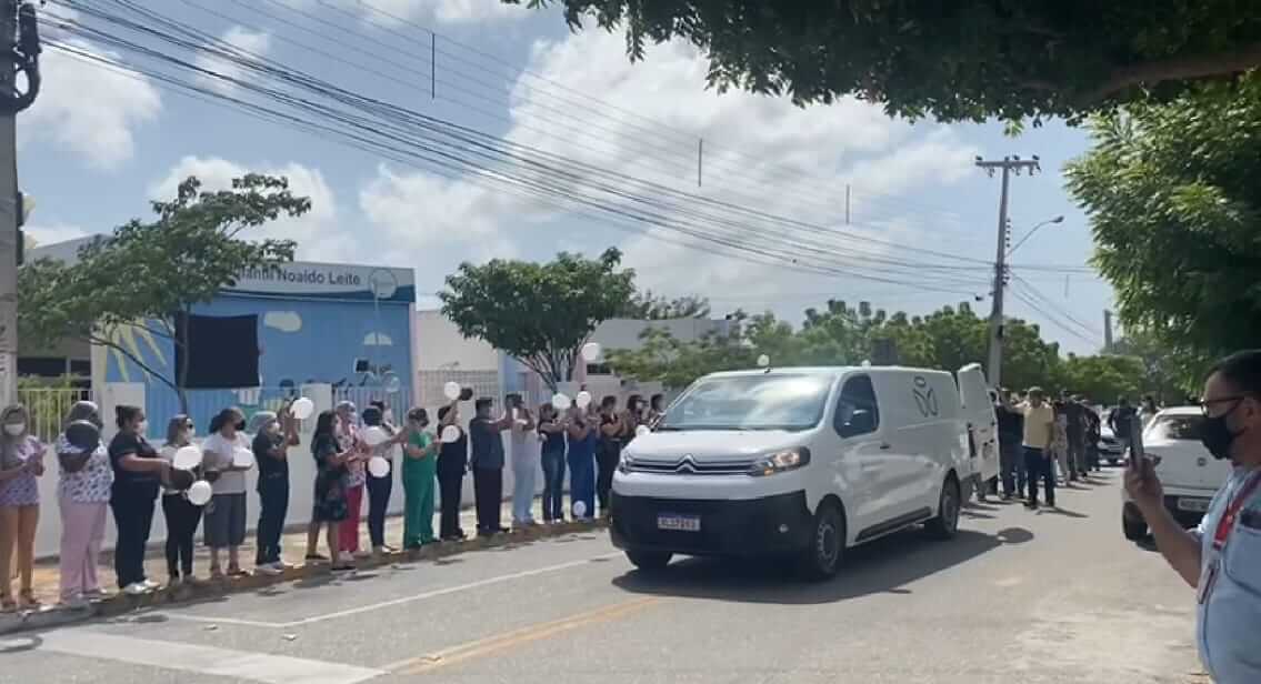 Funcionários do Hospital Infantil Noaldo Leite fazem homenagem ao pediatra Aluízio Araújo de Figueiredo