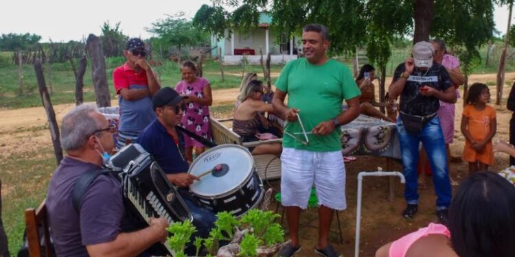 Cicinho Lima visita moradores em Assentamento de São José de Espinharas