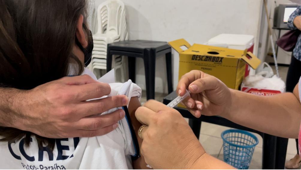Patos retoma vacinação contra covid nas crianças de 5 a 11 anos, nesta terça (22). Confira locais e horários