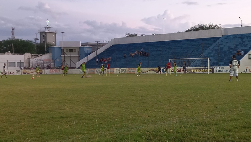 Nacional dispensa lateral por indisciplina e deve anunciar novos nomes em breve