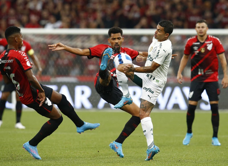 Palmeiras busca empate com o Athletico no último lance do primeiro jogo da Recopa