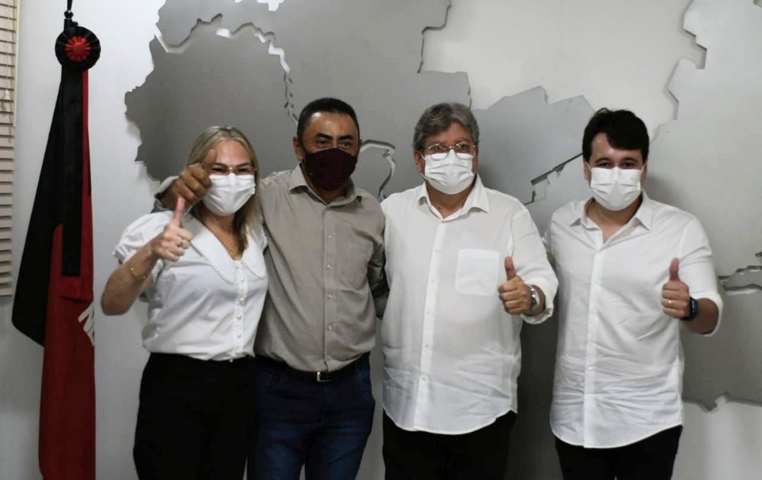 Prefeito do PP e nove vereadores de Piancó declaram apoio à reeleição de João Azevêdo