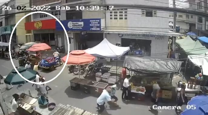 Bandidos tentam roubar arma de PM em plena feira livre e trocam tiros com a polícia, em cidade do Brejo Paraibano. Vídeo