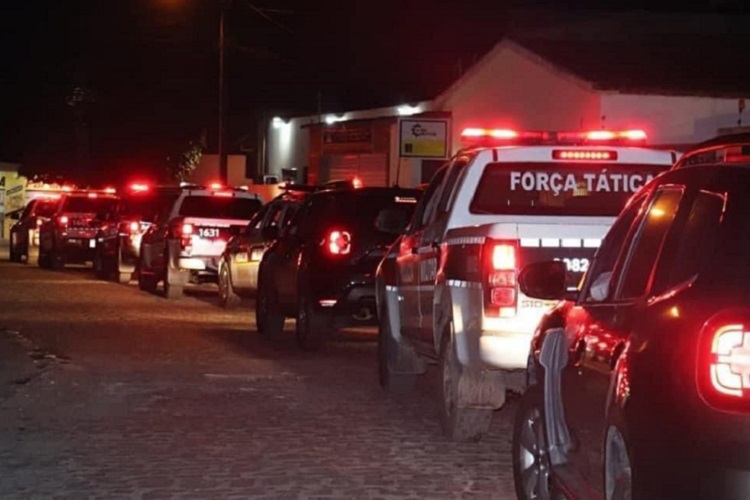 Polícia Militar apreende 12 adolescentes em festa com volume em excesso, uso de loló e bebidas alcoólicas, no Sertão