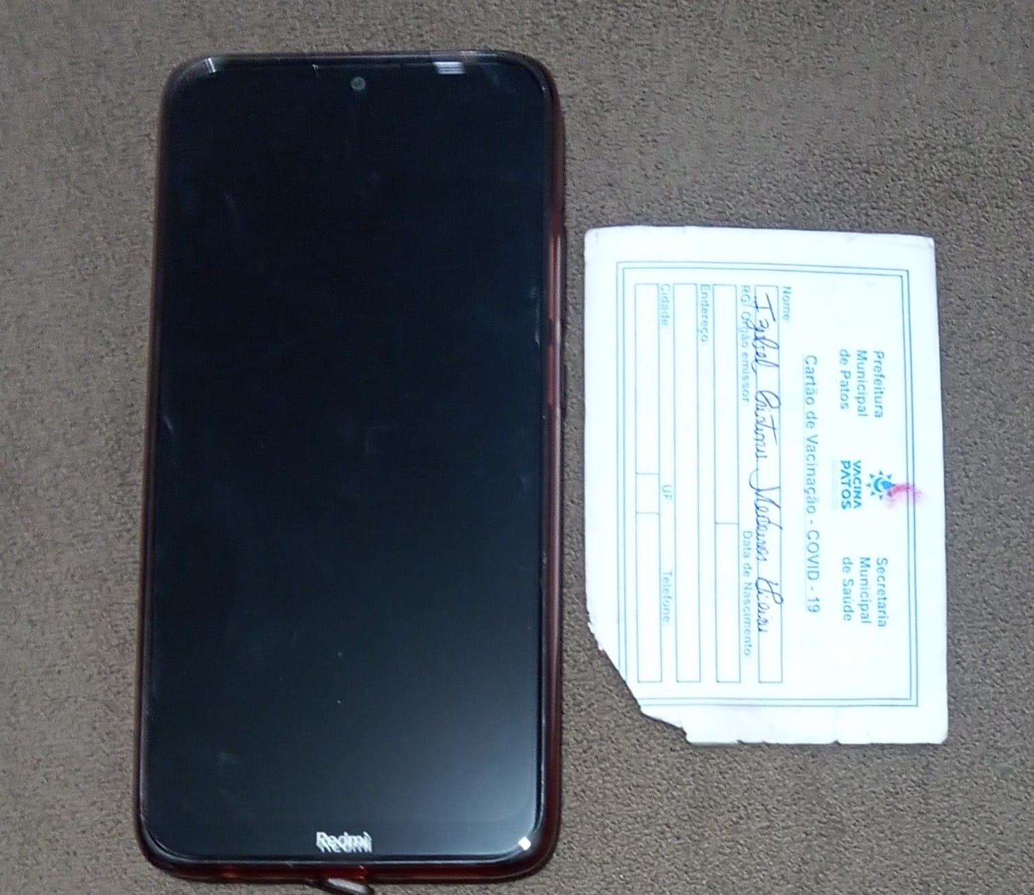 Cidadão encontra celular de mulher e faz apelo em redes sociais para localizá-la