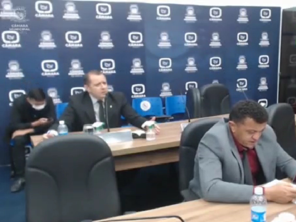 Vereador propõe obstruir matérias do executivo até resolução da alça sudeste e animais de rua