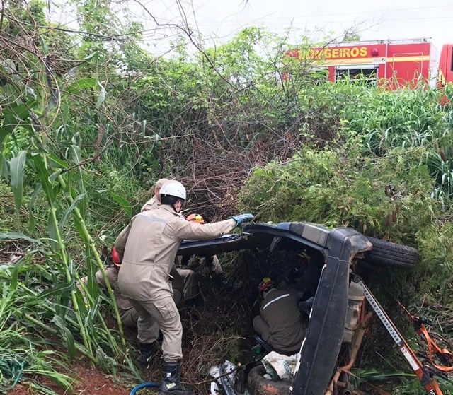Duas pessoas ficam feridas em grave acidente registrado na manhã deste sábado (05), próximo à Princesa Isabel