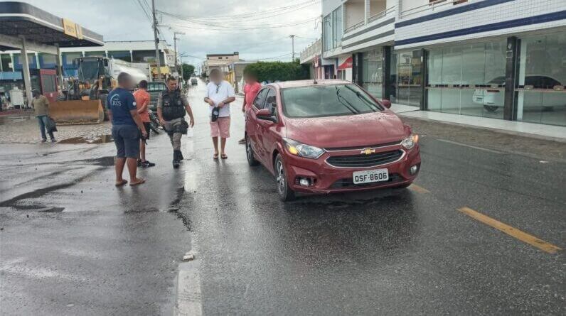 Motociclista fica ferido em colisão entre carro e moto na tarde deste domingo (06), em Piancó
