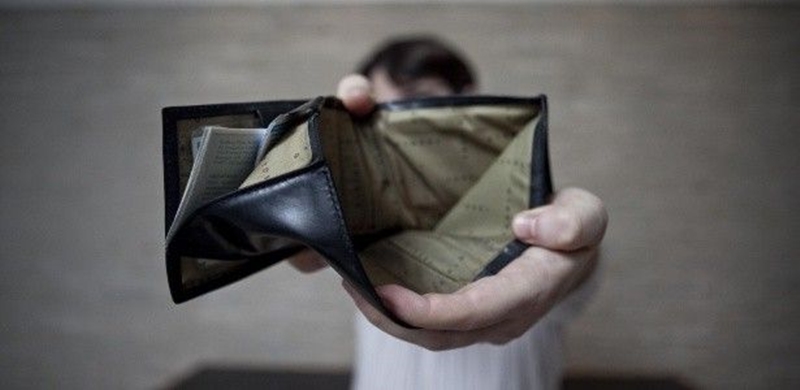 Funcionários de empresa Saile, que presta serviços à educação do Estado em Patos, ainda não receberam salários