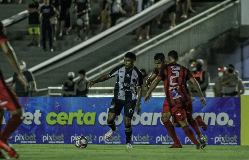 Auto Esporte vacila e cede empate ao Botafogo-PB no Almeidão