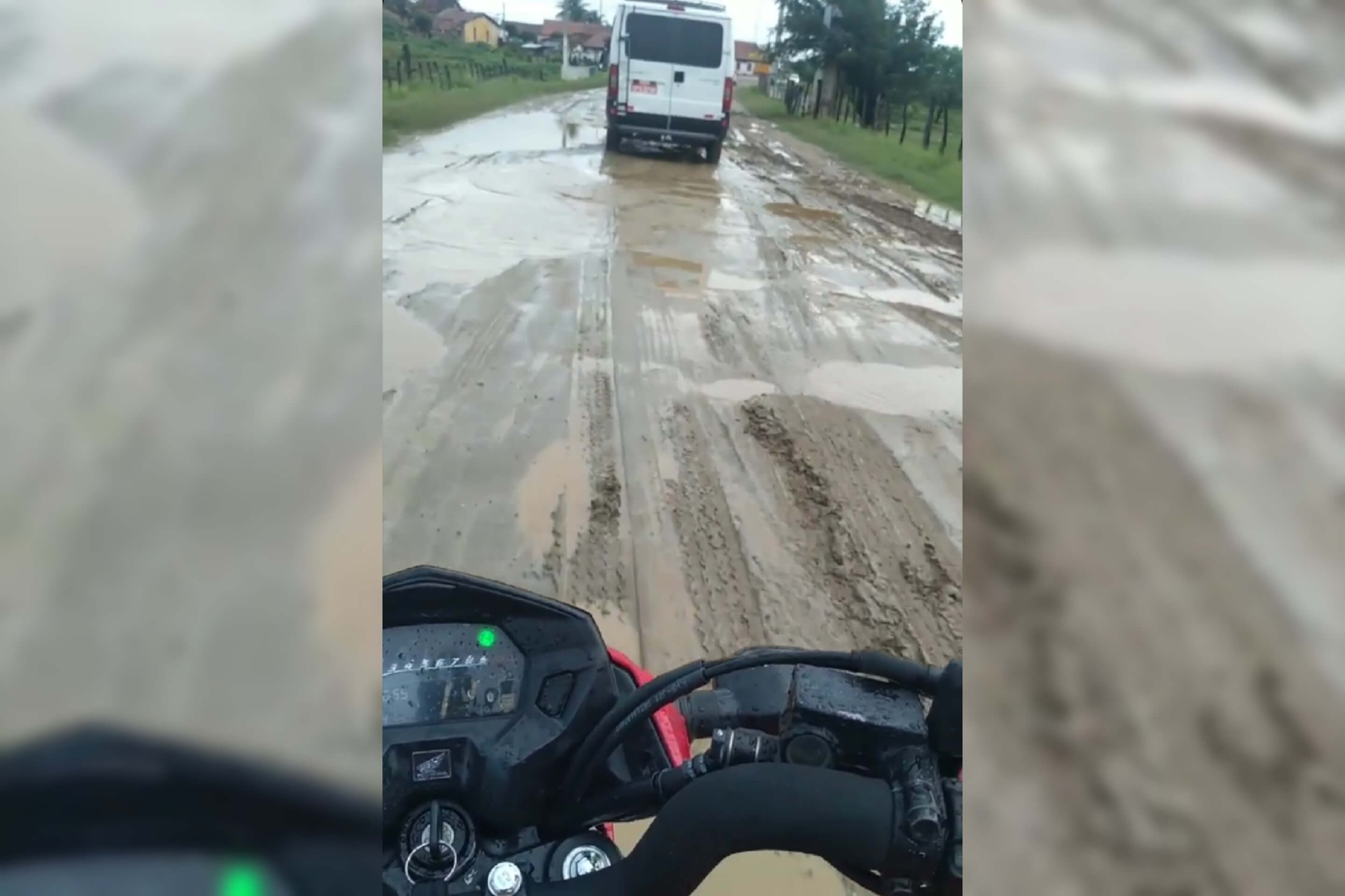 Internauta faz registro de atoleiro em rua que dá acesso à conjunto em Santa Gertrudes, e cobra pavimentação por parte da prefeitura