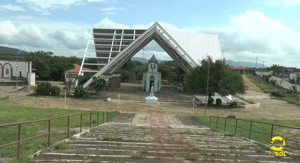 Após cerca de 8 meses paralisadas, obras do Parque Religioso Cruz da Menina, em Patos, são retomadas sob o comando de nova empresa responsável