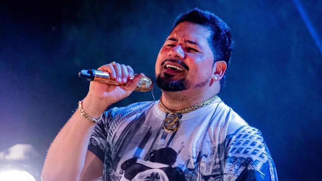 Cantor Zezo é assaltado na noite desta terça-feira (15), em Campina Grande, e bandidos levam cerca de R$ 40 mil em joias