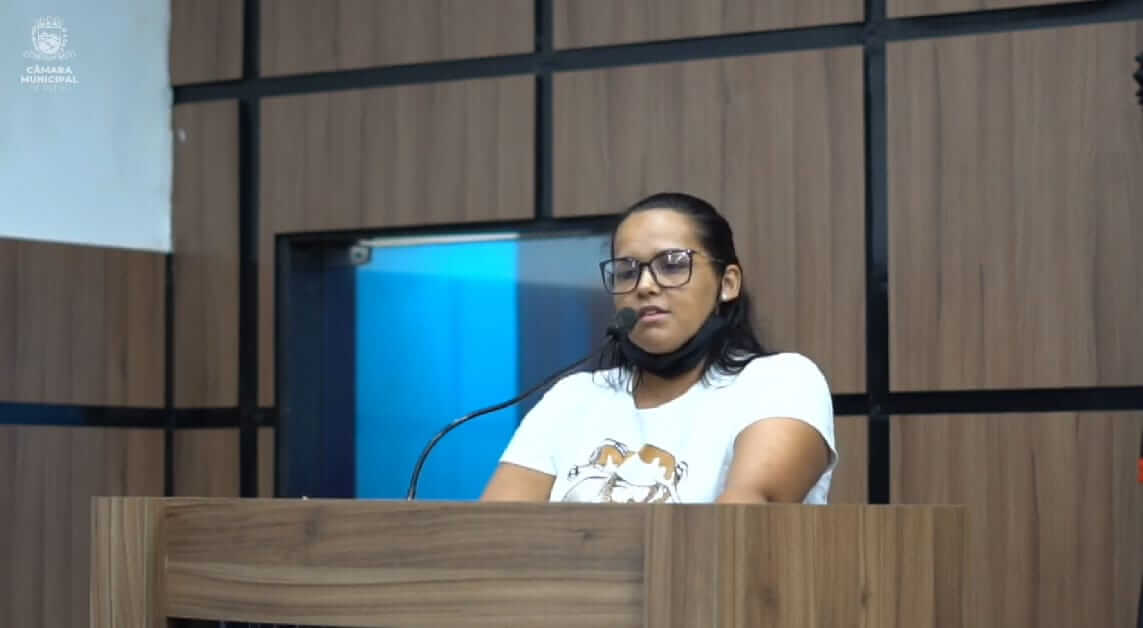 Em audiência pública, protetora de animal chora ao expor situação difícil enfrentada por eles em Patos; ouça