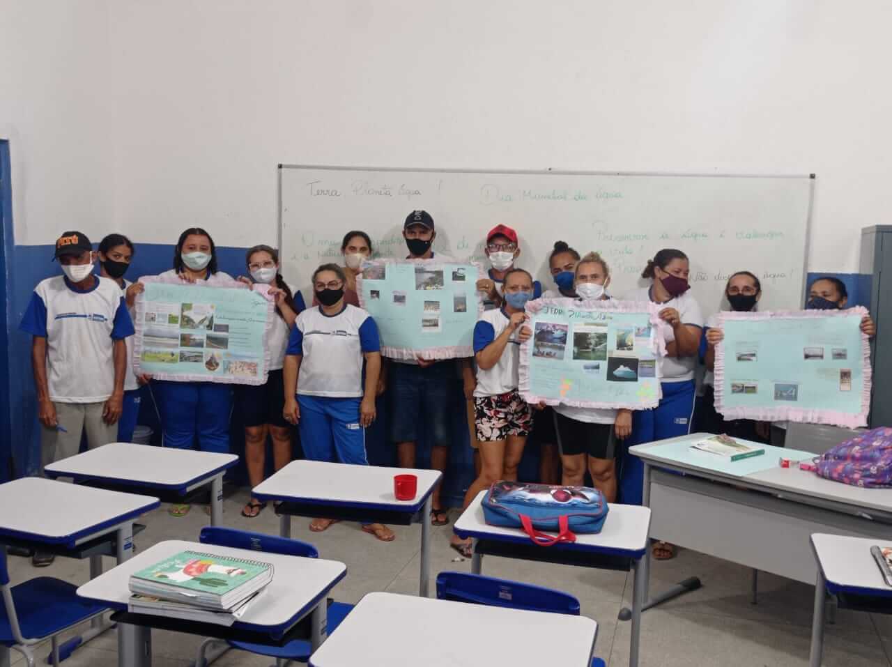 Alunos da EJA da Escola Municipal João Rodrigues de Amorim, no bairro Mutirão, repercutem em sala de aula 