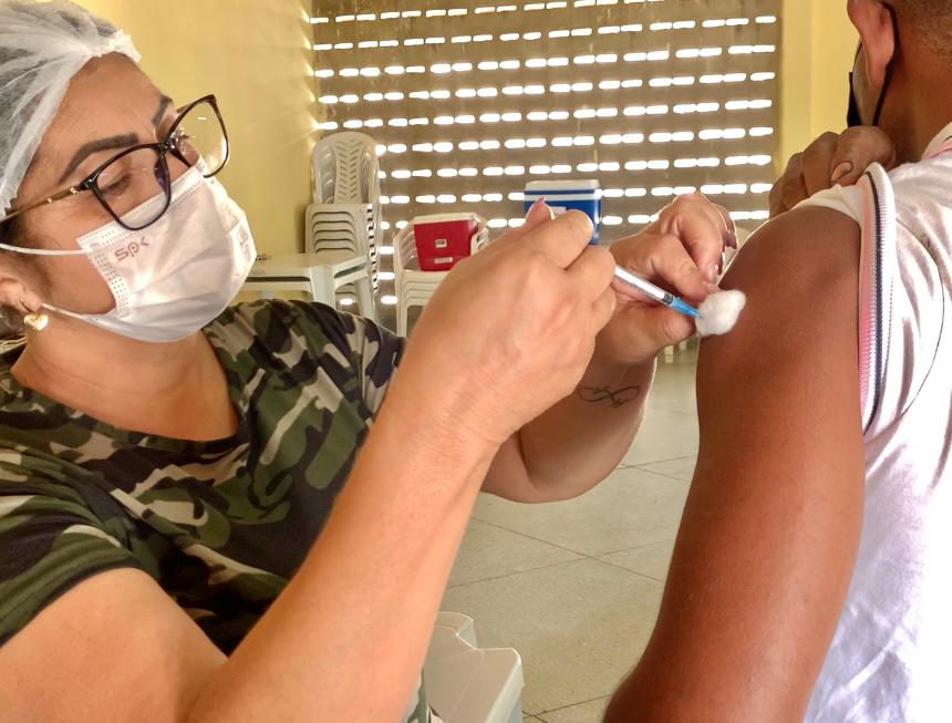 Vacinação contra Covid em Patos segue para todos os públicos. Confira esquema vacinal de cada grupo