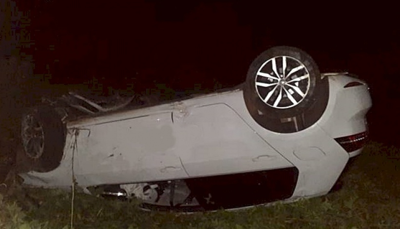 Veículo capota neste sábado (27) no Vale do Piancó e deixa homem ferido