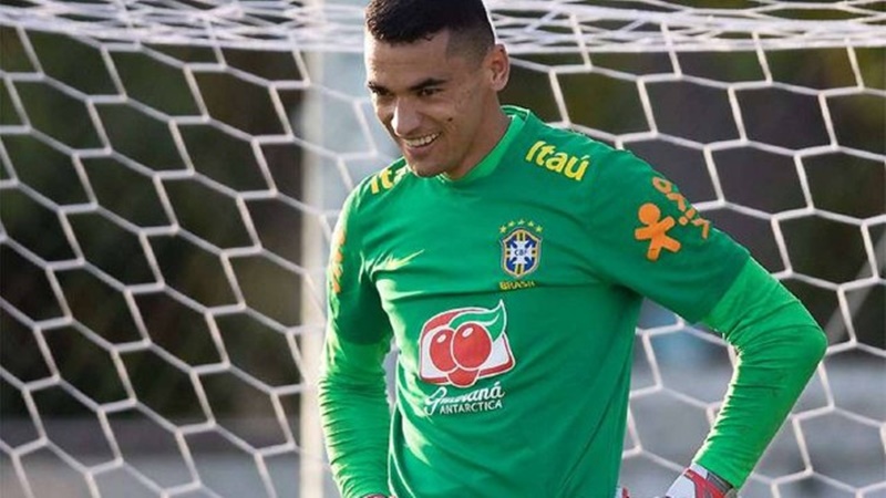 Goleiro Weverton se machuca e Paraibano Santos é convocado por Tite
