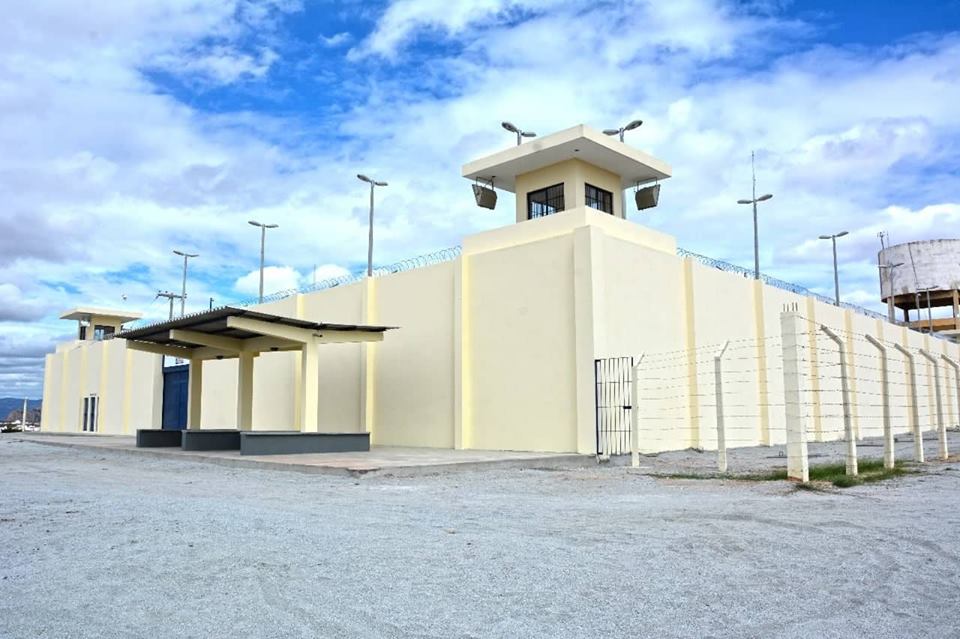 Esposa de apenada questiona falta de energia em celas do presídio Feminino; Direção explica medida e justifica