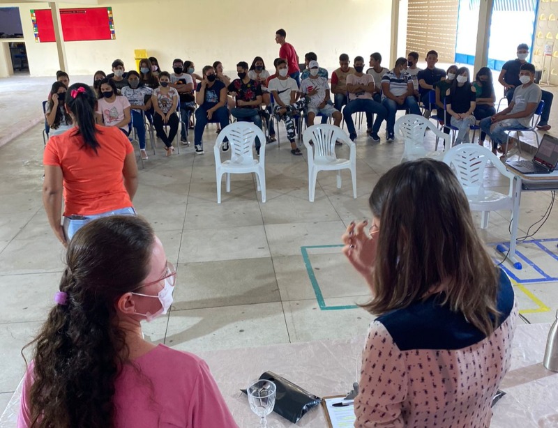 Equipes do PAIF e SCFV do município de Passagem realizam discussão sobre direitos da Mulher com alunos do ensino médio