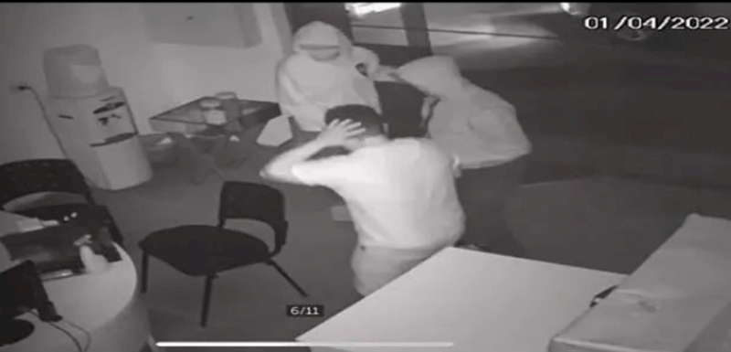 Homens fortemente armados rendem funcionários e levam cofre de posto de combustível no Sertão