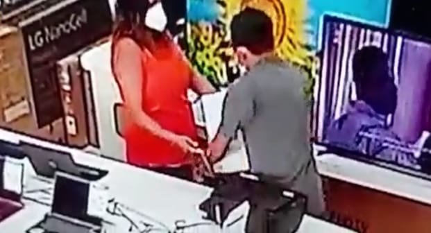 Casal pratica furto em loja de eletrodomésticos no Centro de Patos e leva três notebooks novos. Veja o vídeo