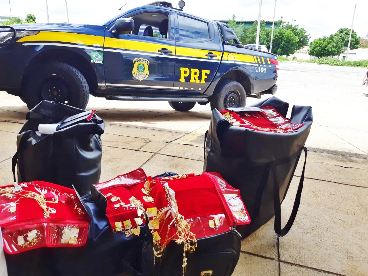 PRF apreende nesta quinta (07) no Sertão, carga de semijoias sem nota fiscal