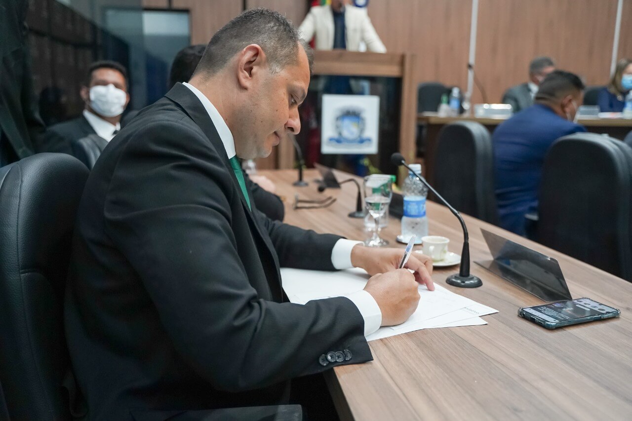 Vereador Josmá Oliveira se congratula com a imprensa de Patos