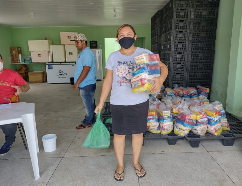 Prefeitura de São José do Bonfim mantêm a tradição da Semana Santa e beneficia famílias com entregas de peixes e cesta básica