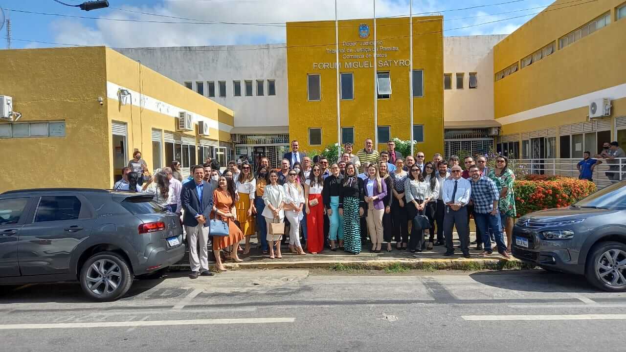 Com café da manhã, advogados da OAB-Patos comemoram retorno de atividades presenciais do Fórum Miguel Sátiro