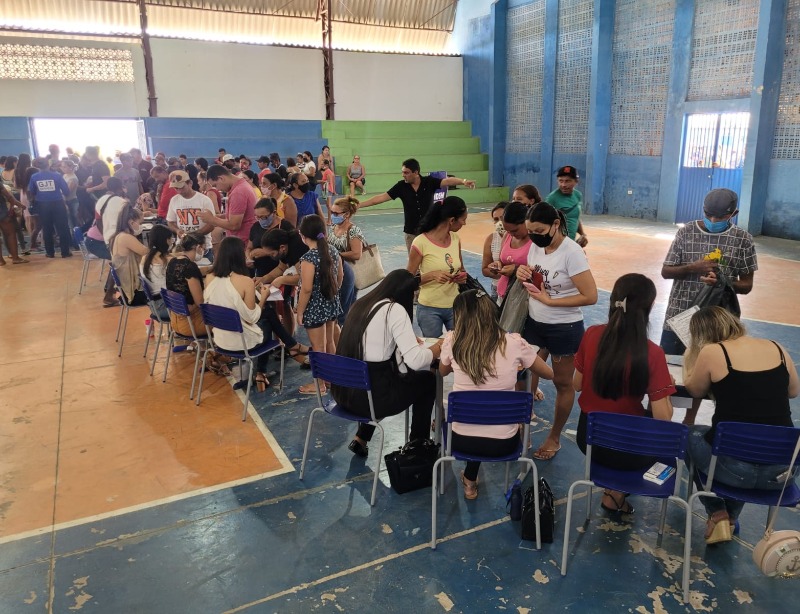 Prefeitura de Catingueira distribui 700 cestas básicas, 1,6 toneladas de peixe e mais de mil litros de leite nesta quarta-feira